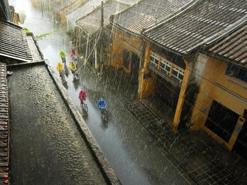 Phố cổ những ngày mưa