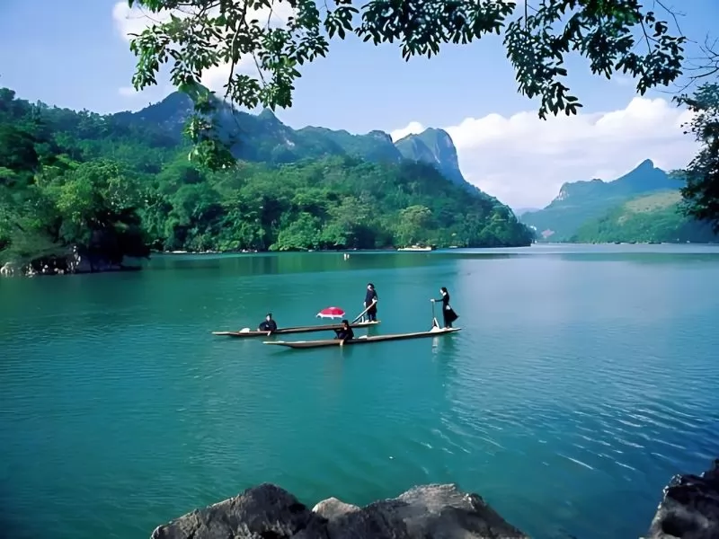 Phong cảnh hữu t&igrave;nh tại Hồ Ph&uacute; Ninh&nbsp;