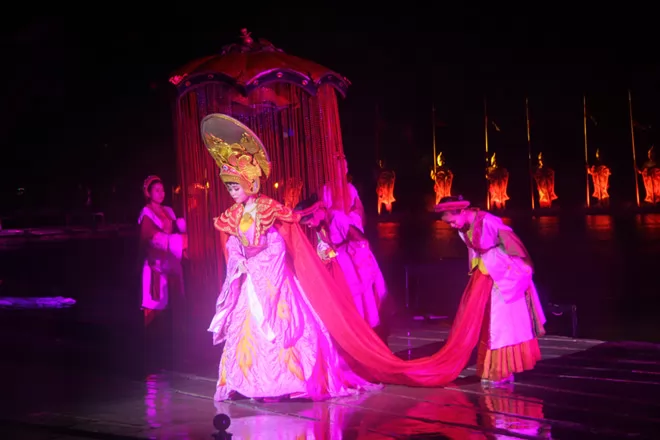 CELEBRITIES AT HOI AN ENJOYING VIETNAM LARGEST REAL WORLD SHOW