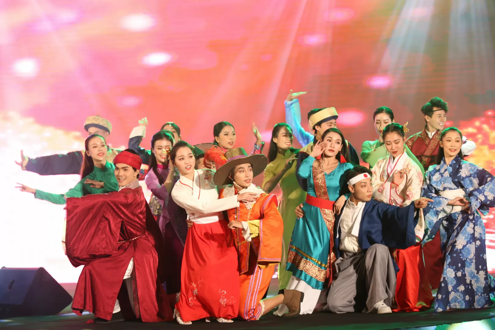 Hoi An extravaganza amazes special intl guests