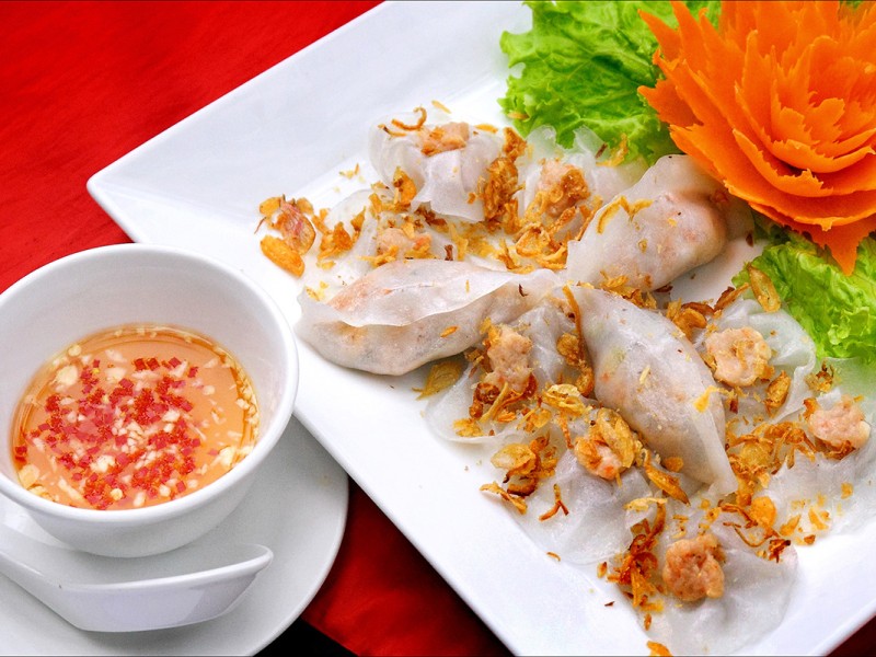 Rau sống được bày trí khiến món ăn trở nên bắt mắt hơn