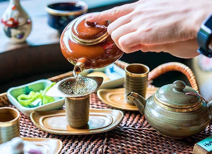 Thưởng trà tại Reaching Out Teahouse mùa Trung thu