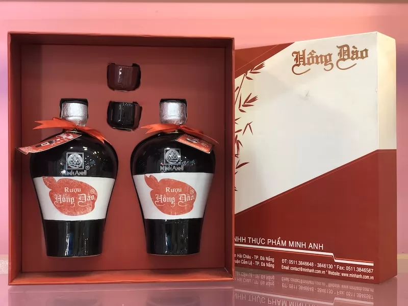 Rượu Hồng Đ&agrave;o tại l&agrave; đặc sản Hội An biếu tặng người th&acirc;n, bạn b&egrave; l&yacute; tưởng