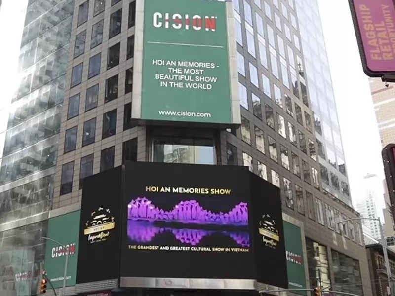 Show K&yacute; Ức Hội An c&ocirc;ng chiếu tại Quảng Trường Thời Đại, New York