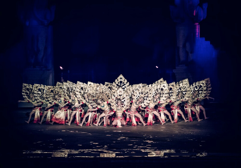 Mọi bối cảnh, phục trang, hiệu ứng đều được dàn dựng chi tiết