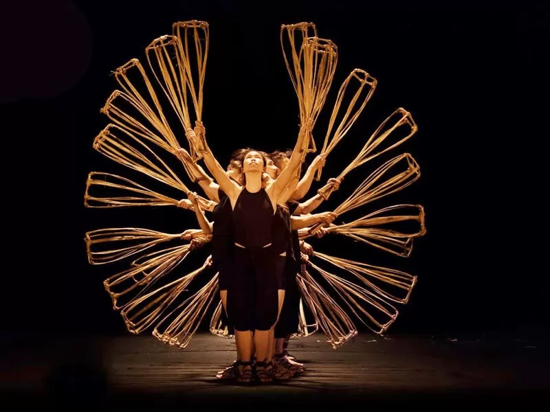 Show nghệ thuật &Agrave; Ố Show - TPHCM