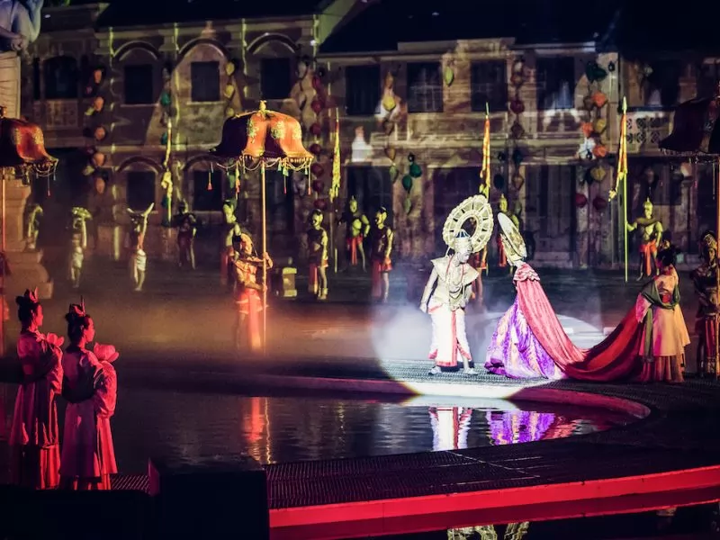 Sự đầu tư tỉ mỉ từ đạo cụ đến trang phục của show diễn K&yacute; Ức Hội An