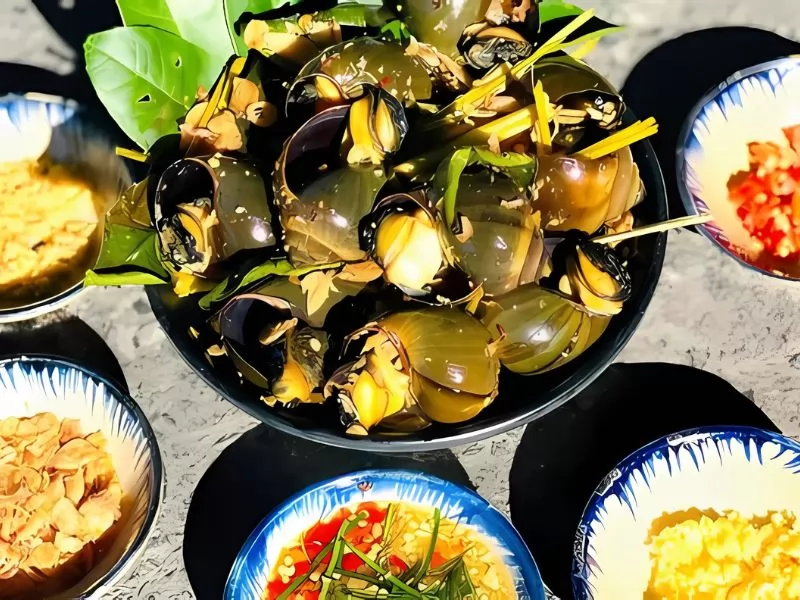 Sự kết hợp ho&agrave;n hảo giữa b&uacute;n đậu truyền thống v&agrave; m&oacute;n ốc cay tại qu&aacute;n Chị Hai