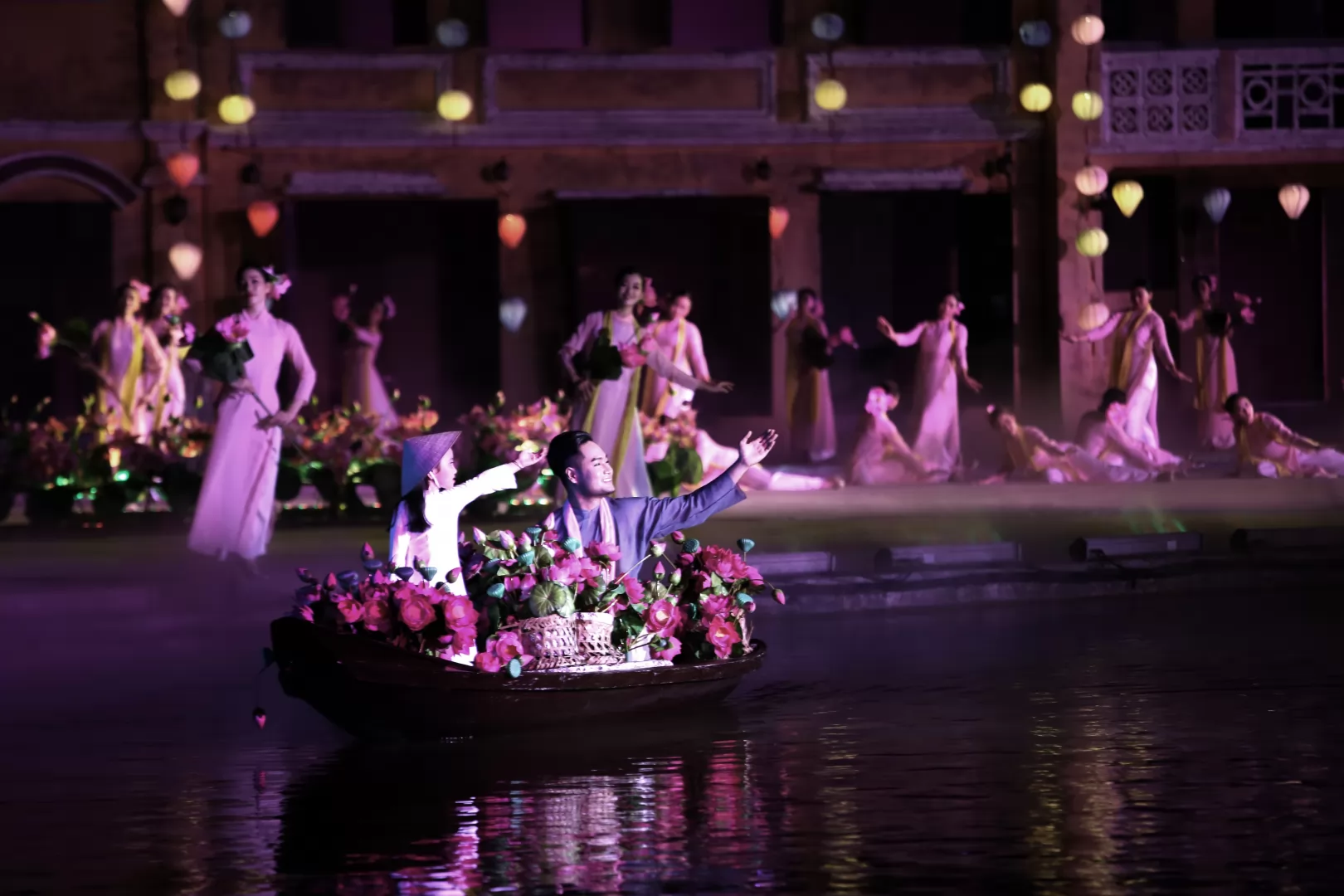 Nhìn lại những hình ảnh ấn tượng từ Lễ hội áo dài Hội An