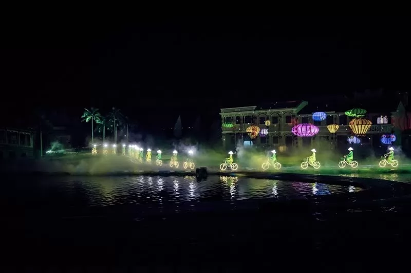 T&agrave; &aacute;o d&agrave;i ch&iacute;nh l&agrave; cầu nối giữa qu&aacute; khứ, hiện tại v&agrave; tương lai