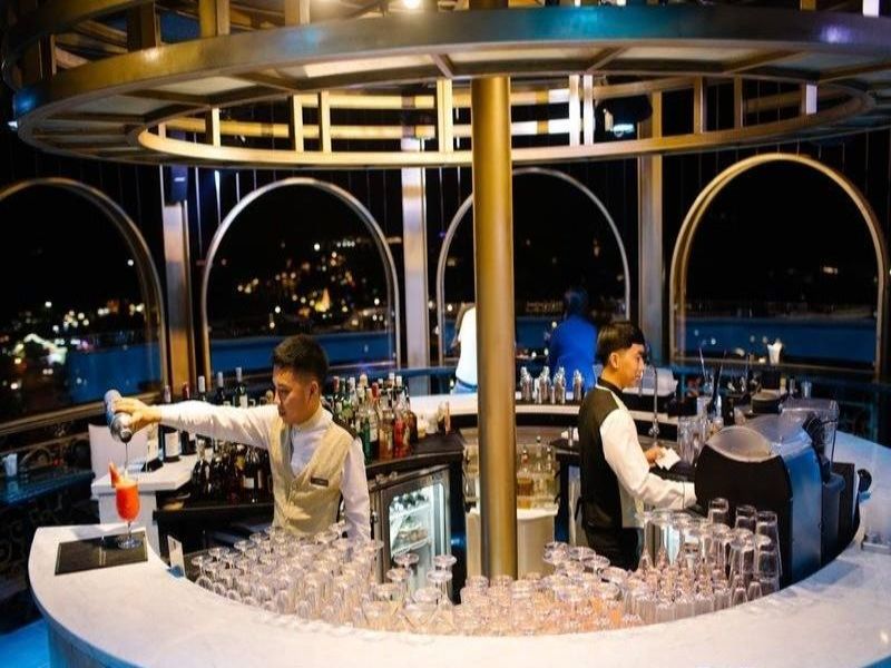 Tận mắt ngắm nhìn những ly cocktail được pha chế tỉ mỉ đẹp mắt