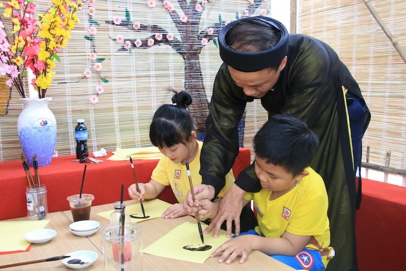 Teach children traditional cultural values