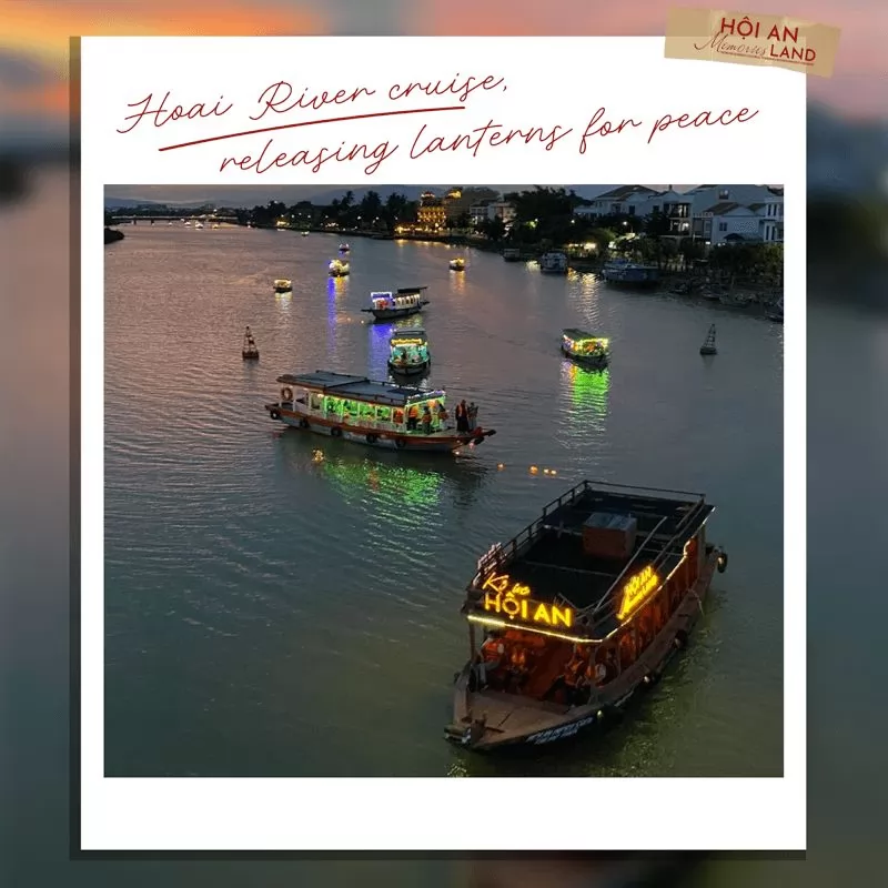 Thả đ&egrave;n hoa đăng tr&ecirc;n s&ocirc;ng Ho&agrave;i