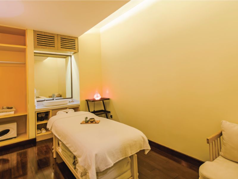 Thư giãn tuyệt đối trong không gian spa sang trọng, nơi bạn có thể tìm lại sự cân bằng và tái tạo năng lượng sau ngày dài khám phá Hội An