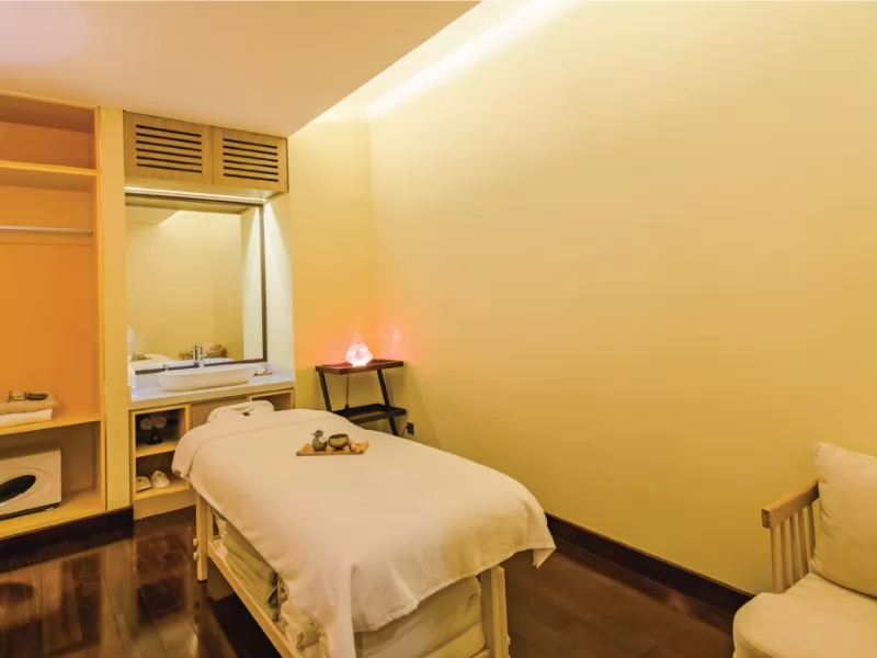 Thư gi&atilde;n tuyệt đối trong kh&ocirc;ng gian spa sang trọng, nơi bạn c&oacute; thể t&igrave;m lại sự c&acirc;n bằng v&agrave; t&aacute;i tạo năng lượng sau ng&agrave;y d&agrave;i kh&aacute;m ph&aacute; Hội An