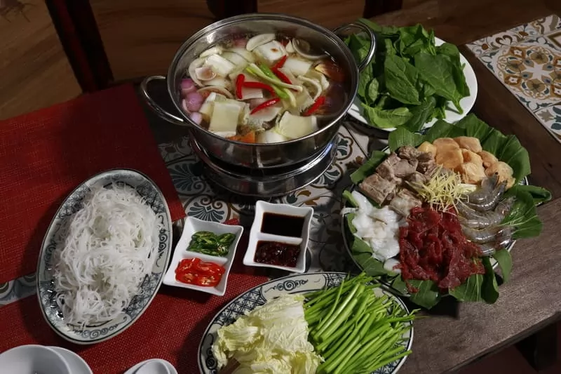 Thưởng thức ẩm thực Trung Hoa độc đ&aacute;o tại khu Trung Hoa