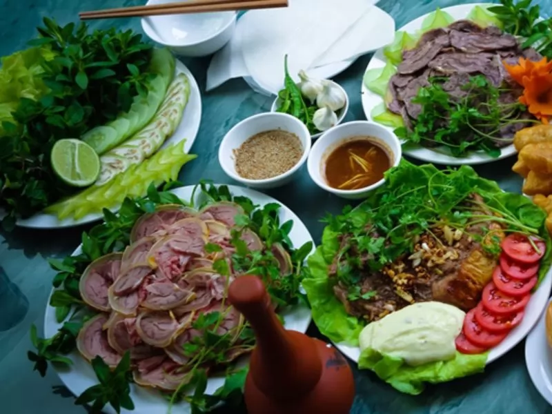 Thưởng thức b&ecirc; thui Cầu Mống &ndash; đặc sản đậm chất Quảng Nam&nbsp;