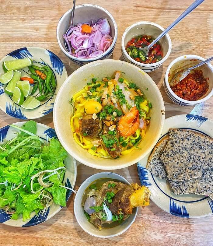 Tô mì Quảng lổn nhổn mang trong mình hương vị mộc mạc, nét giản dị