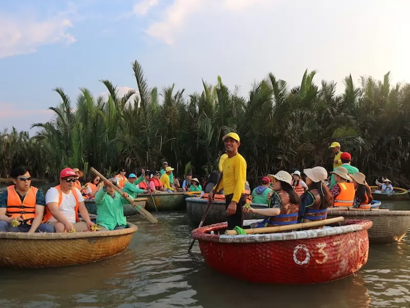 Tour du lịch tham quan c&aacute;c l&agrave;ng nghề truyền thống thu h&uacute;t đ&ocirc;ng đảo du kh&aacute;ch
