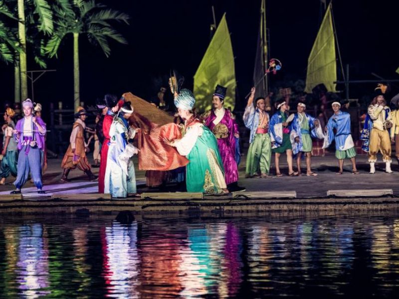 Trang phục của Ký Ức Hội An được thiết kế dựa trên các thời kỳ lịch sử khác nhau, tạo nên một bức tranh văn hóa sống động