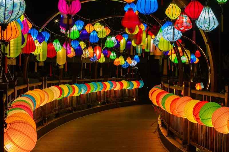 Trang trí lồng đèn khắp mọi nơi ở Hội An
