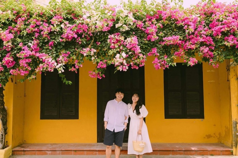 Trang phục mùa hè nhẹ nhàng khi du lịch Hội An