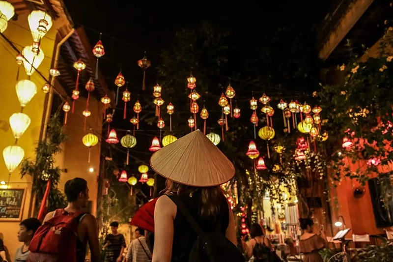 Trẻ em đón tết trung thu tại phố cổ Hội An