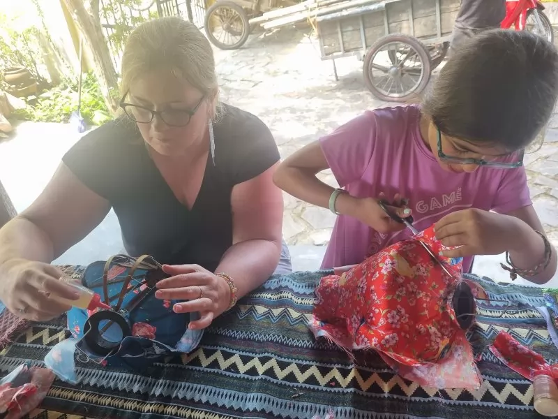 Tự tay tạo h&igrave;nh cho chiếc đ&egrave;n lồng y&ecirc;u th&iacute;ch