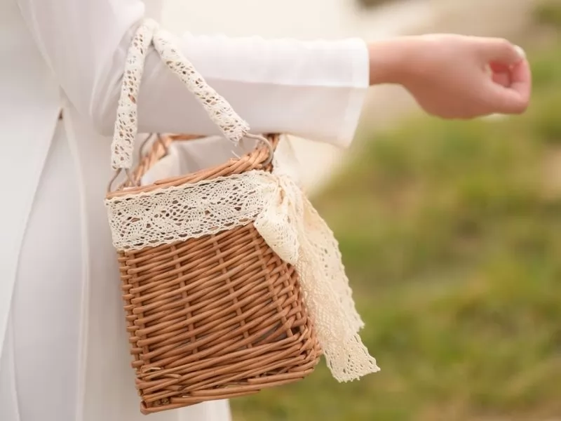 T&uacute;i x&aacute;ch vintage nhỏ xinh l&agrave; điểm nhấn ho&agrave;n hảo cho bức ảnh check in Hội An