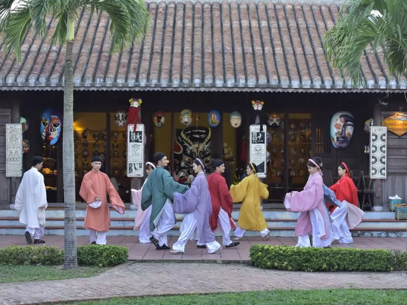 Việt Phục - H&ograve;a quyện giữa m&uacute;a d&acirc;n gian v&agrave; &acirc;m nhạc đương đại