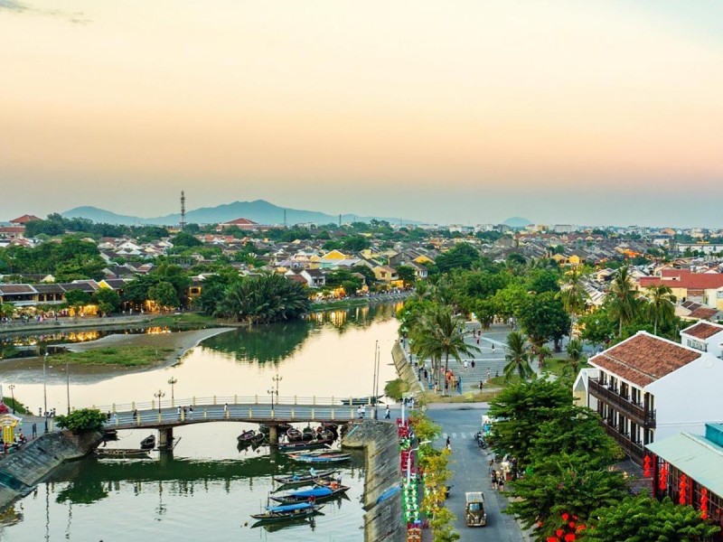 View ngắm nhìn đường phố từ khách sạn