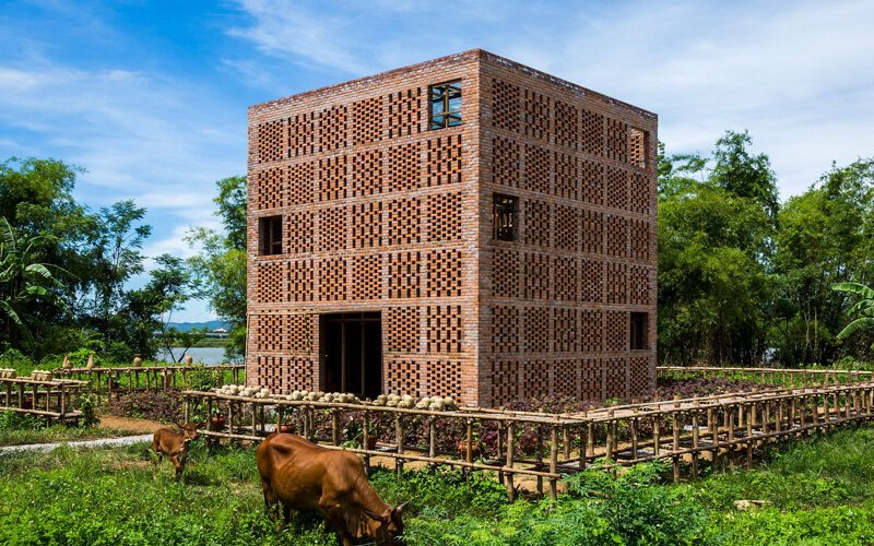 Xưởng đất nung Lê Đức Hạ