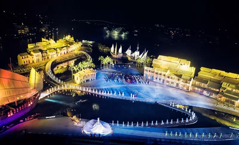 Yếu tố nghệ thuật pha trộn với s&acirc;n khấu hiện đại l&agrave;m nổi bật vẻ đẹp của Hội An