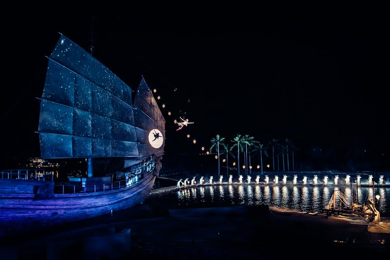 Lamp and Sea contains deep emotions of love and longing