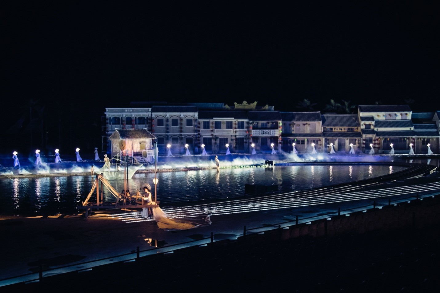 Màn trình diễn bắt mắt của Show diễn thực cảnh