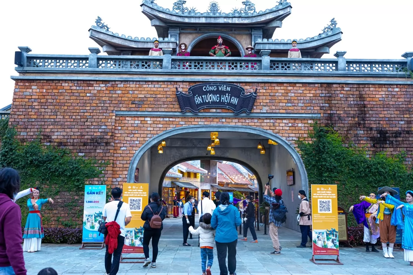 KÝ ỨC HỘI AN TƯNG BỪNG ĐÓN DU KHÁCH TRỞ LẠI